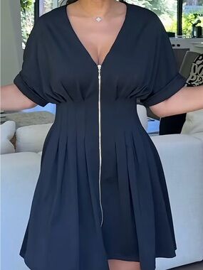 Black Zip-Front Midi Dress with V-Neck and Short Sleeves